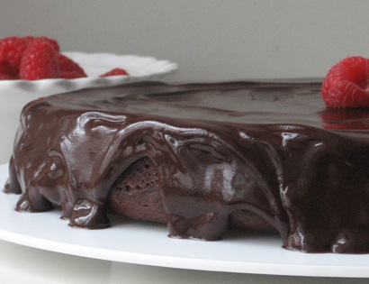 Flourless_dark_chocolate_cake_cu